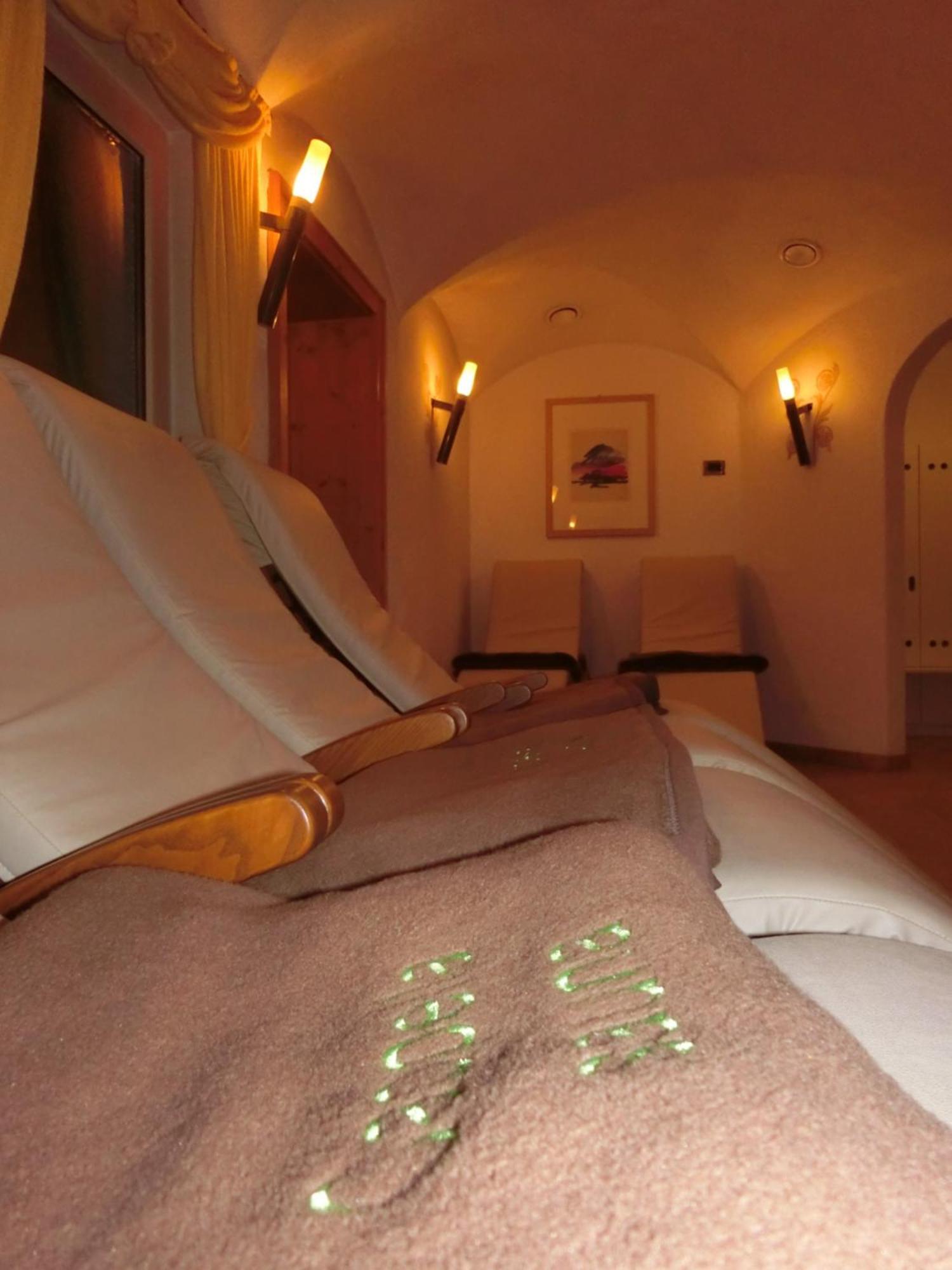 Garni Criss Aparthotel Colfosco Exterior photo