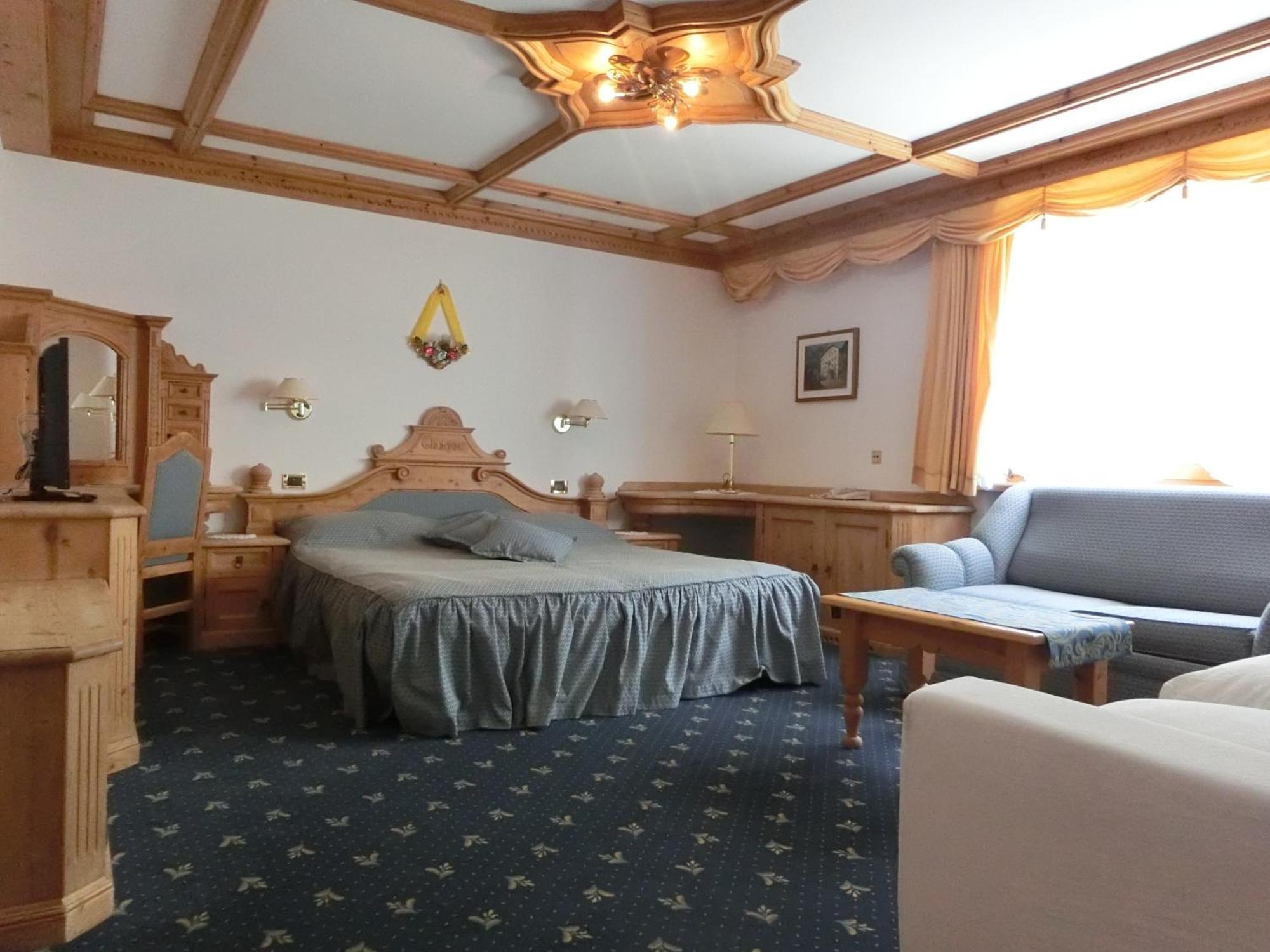 Garni Criss Aparthotel Colfosco Exterior photo