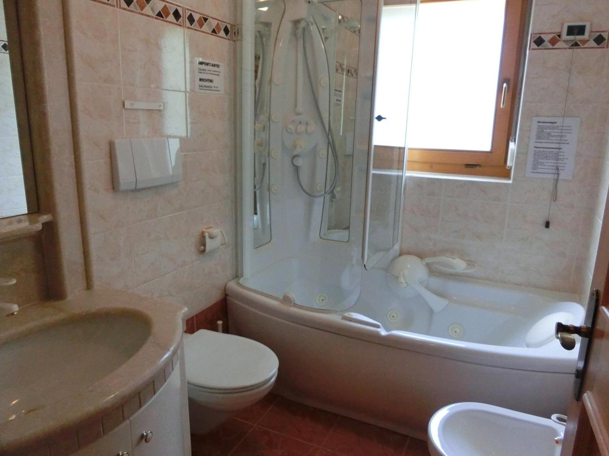 Garni Criss Aparthotel Colfosco Exterior photo
