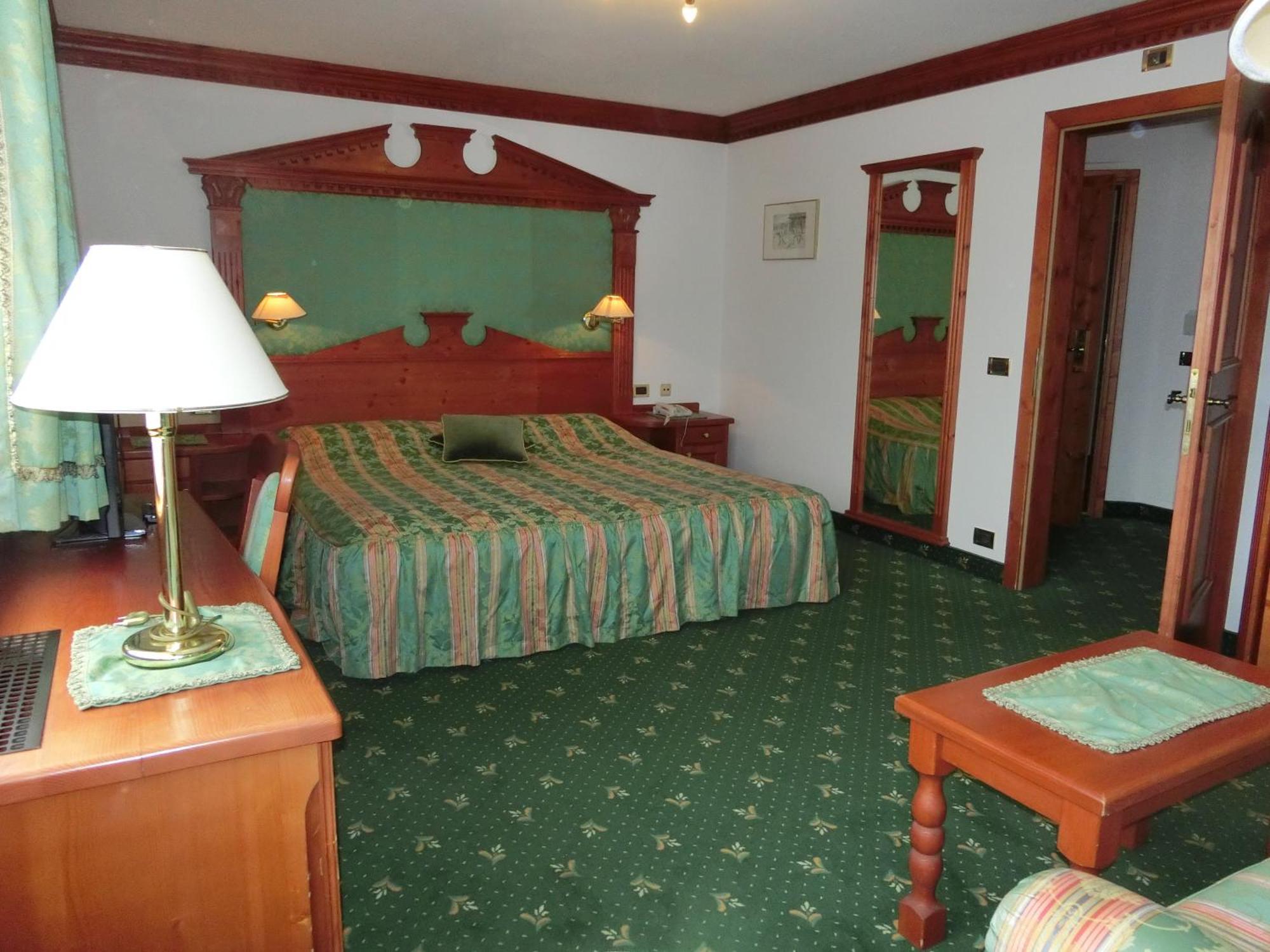 Garni Criss Aparthotel Colfosco Exterior photo