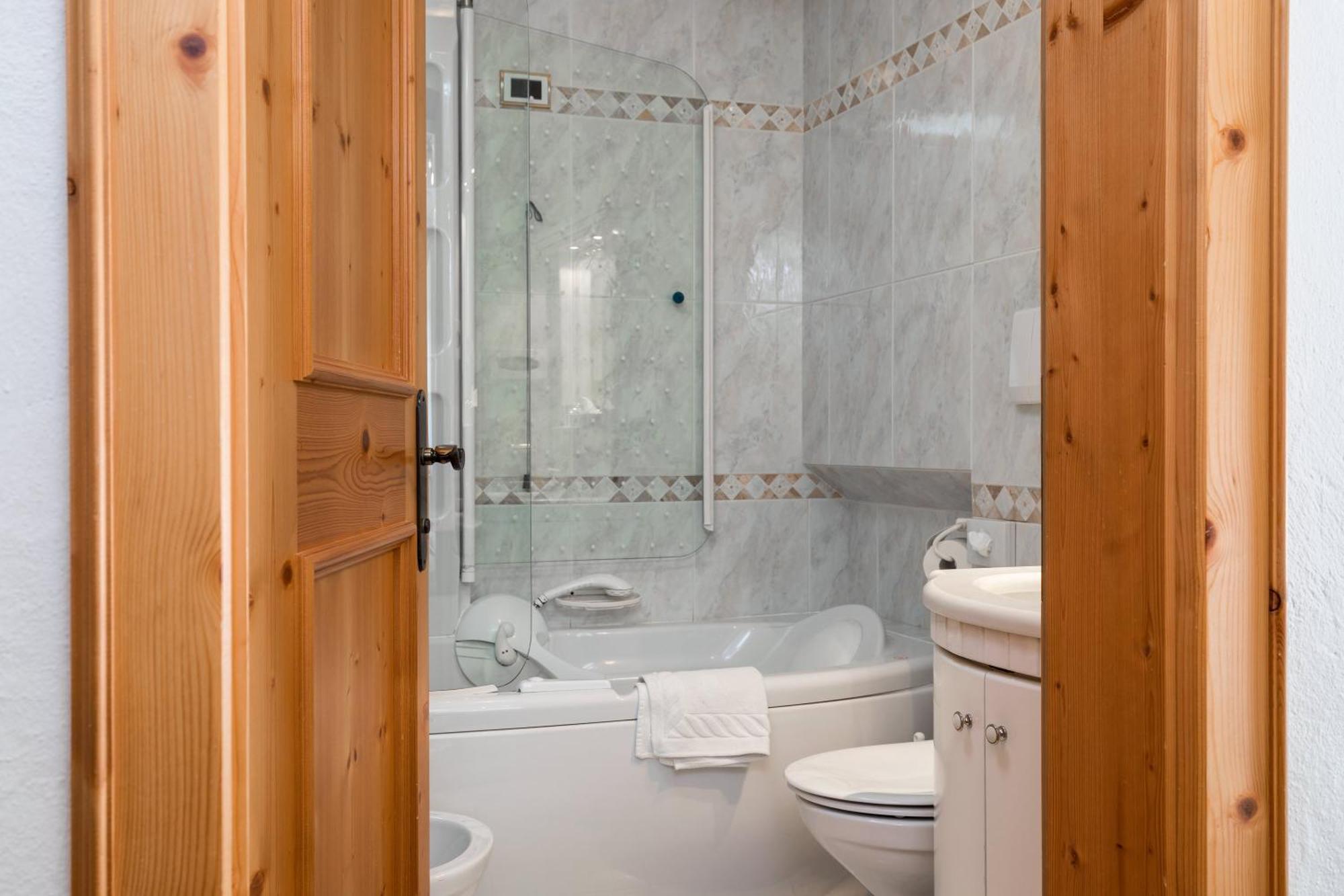 Garni Criss Aparthotel Colfosco Exterior photo