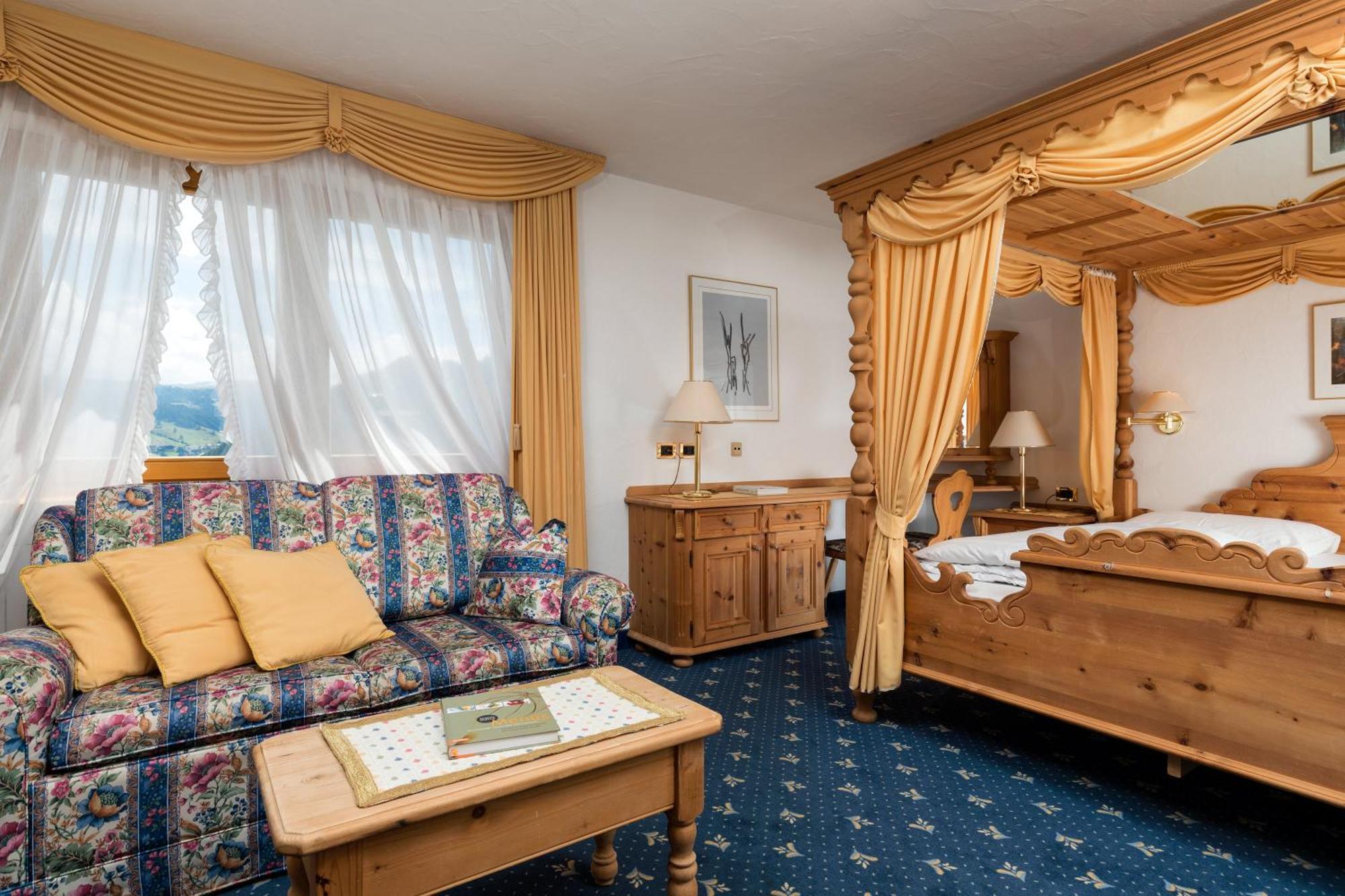 Garni Criss Aparthotel Colfosco Exterior photo